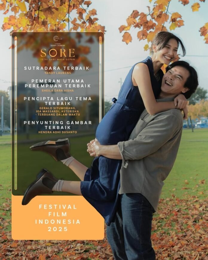 Poster kemenangan film Sore Istri Dari Masa Depan dan Sheila Dara di FFI 2025