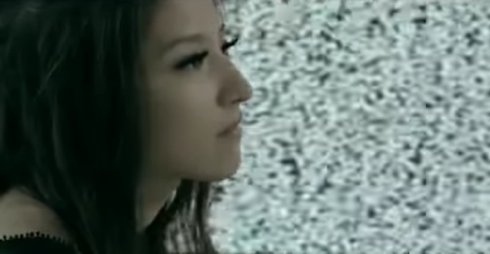 If This Is Love Jane Zhang makna lagu tentang cinta yang menyakitkan dan tidak seimbang